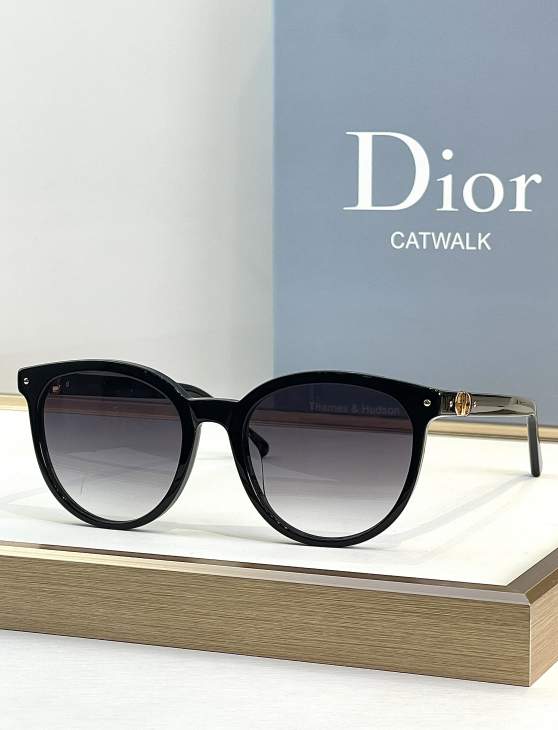 Picture of Dior Sunglasses _SKUfw76161326fw